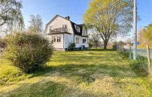 2 Bedroom Cozy Home In Traryd - Traryd