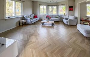 2 Bedroom Cozy Home In Traryd