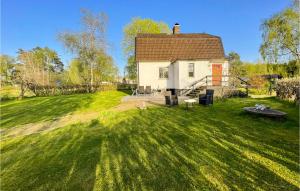 2 Bedroom Cozy Home In Traryd