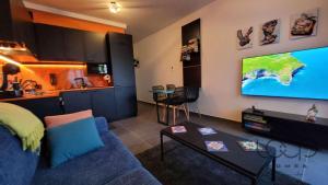 Modern - 50 M From Sea - Free Wi-Fi - Super Cool - Terrace - Fully Air-conditioned