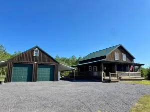 Spacious Salmon River Waterfront Lodge for 6 - Pulaski