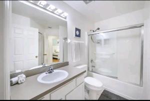 Relaxing, Private Family Home At Lake Berkley Resort, South Facing Pool, Near Disney, SeaWorld