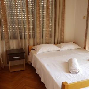 Brisku Rooms