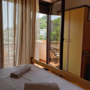 Brisku Rooms