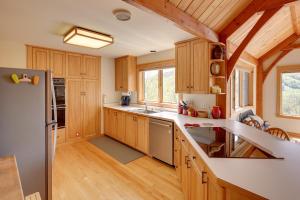 Luxury Vermont Vacation Rental Private Hot Tub!