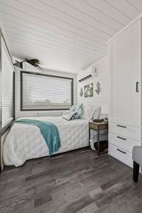 New Wilderness Hideout-Cozy Container Home