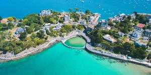 Appartements La Goelette Beau duplex A 150 m du centre ville et 400m de la plage de l'ecluse : Appartement en Duplex