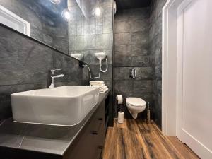 Apartament Manhattan Premium - I-wsza Dzielnica - by Kairos Apartments