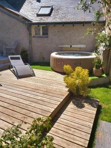 Maisons de vacances Gite de charme au bord de l'Indre avec jacuzzi : Maison 3 Chambres