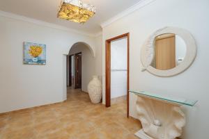 Comfy 4BDR Apartment in Portimão by LovelyStay