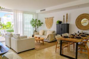 Impressive brand new townhouse in El Romeral Calahonda