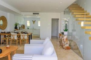 Impressive brand new townhouse in El Romeral Calahonda