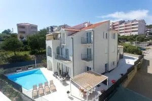 Luxury Villa, 40 sqm heated private pool, gym, Seaview, 200m to beach, 7 bedrooms - Liveli