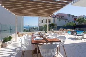 Luxury Villa, 40 sqm heated private pool, gym, Seaview, 200m to beach, 7 bedrooms