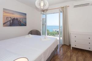 Luxury Villa, 40 sqm heated private pool, gym, Seaview, 200m to beach, 7 bedrooms