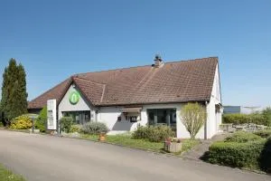 钟楼多勒酒店 - Menotey