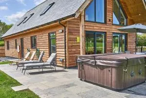 Holly Lodge - Trelystan