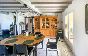 Maisons de vacances Nice Home In Beraut With Outdoor Swimming Pool, Wifi And 4 Bedrooms : photos des chambres