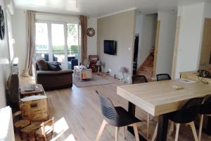 Spacious and cosy 80 m house located in Séné - 3hvězdičkové hotely ve městě Séné