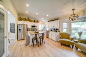 Coeur dAlene Vacation Rental about 4 Mi to the Lake!