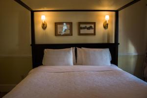 King Suite with Spa Bath room in Camden Windward House