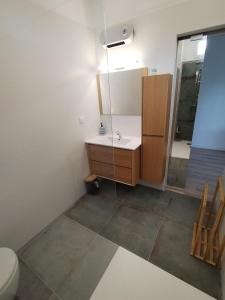 Grand studio spacieux et climatisé