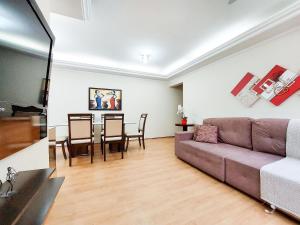 Apto 2 quartos, centro, garagem, ar condicionado