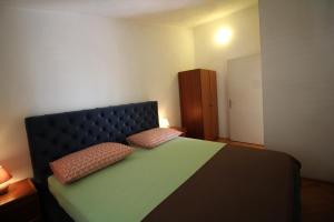 Makarska centre & free private parking