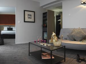 Hotels Best Western Plus Hotel & Spa de Chassieu : Suite 1 Chambre Lit King-Size avec Canapé-Lit - Non remboursable