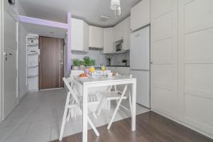 900m to Warsaw Centre: 2-bedroom Modern&Cosy Suite