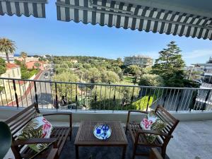 Charmant appartement 2P, piscine & tennis, proche plage & Monaco