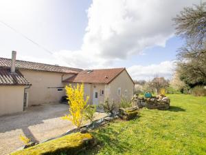 Maisons de vacances Gite Saint-Martial-de-Valette, 3 pieces, 4 personnes - FR-1-616-305 : photos des chambres