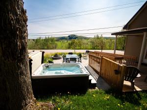 Accessible Trails with Private Hot tub and Firepit