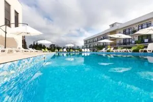 Club Resort Hotel OASIS - Пицунда