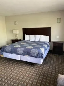 New Budget Inn - Centerville