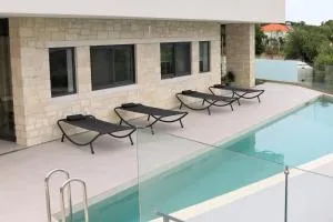 Rose Cozy Getaway - 3 Pearls Pool Retreat - Dhémbla