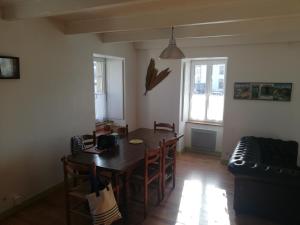 Appartements Grand duplex-La place du marche : photos des chambres