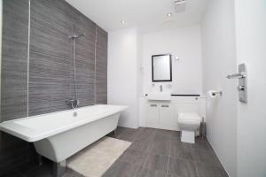 Contemporary City Centre Apartment in The Aspect