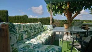 Finca Tranquil - A country villa near Granada with pool table, BBQ, darts and games - Jayena