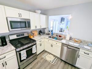 Lakefront Retreat in Winterset