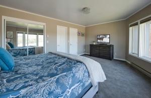 Lake Dillon Retreat Townhome: Panoramic Lake, Mountain Views