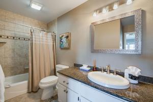 Lake Dillon Retreat Townhome: Panoramic Lake, Mountain Views