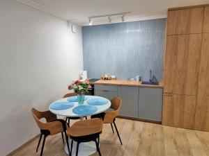 СВІТЛО ЦІЛОДОБОВО Сучасні апартаменти біля парку Топільче