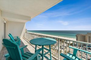 Laketown Wharf #1509 by Nautical Properties