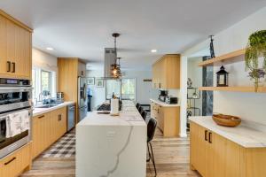 6 Mi to Hunter Mtn Winter Retreat with Hot Tub!