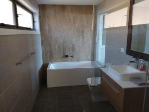 Willow Bay Lodge
