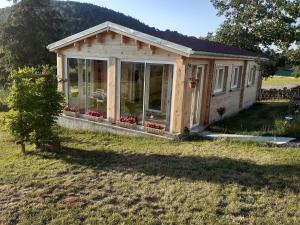 Chalets Secluded Chalet in Egliseneuve des Liards with Balcony : photos des chambres