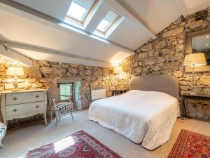 Maisons de vacances Amazing holiday home in Labeaume with private pool : photos des chambres