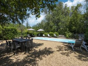 Maisons de vacances Amazing holiday home in Labeaume with private pool : photos des chambres