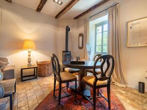 Maisons de vacances Amazing holiday home in Labeaume with private pool : photos des chambres